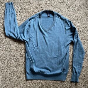 GAP pull over v neck sweater size small